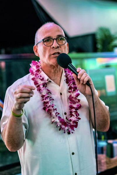 Larry J Snyder auctioneer at Love Lahaina Luau